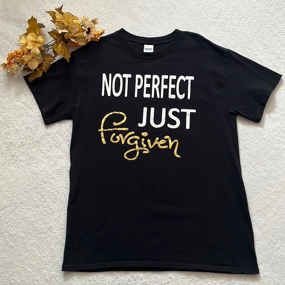 👚3/$10👕 Not Perfect Just Forgiven T-shirt Size M